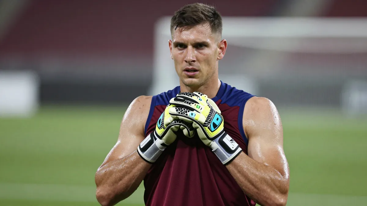 Sutton Utd: Goalkeeper Jack Sims, who previously played for Sutton United, has joined Southend United on a one-year deal