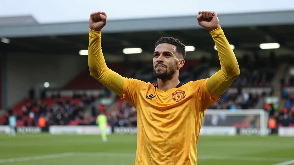 Temi Babalola's late goal gave 10-man Sutton United a 1-0 victory at Gateshead, maintaining their perfect start and...